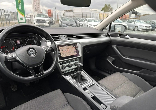 Volkswagen Passat cena 69900 przebieg: 129000, rok produkcji 2019 z Wojkowice małe 326